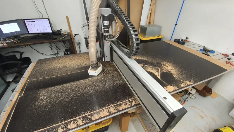 CNC-fræsun á verkstæðinu